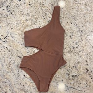Cupshe one piece swimsuit small cutout